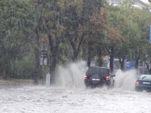 Русе е блокиран след невиждана буря