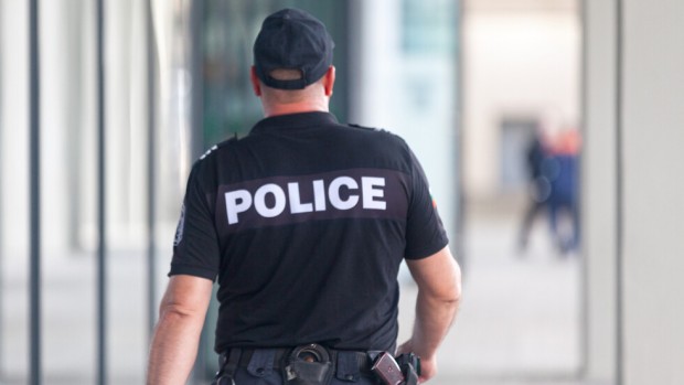 Румънски шофьор е задържан за подкуп на полицаи Той е