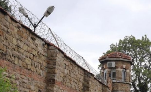 Синдикатът на служителите в затворите в България поиска с писмо министърът на