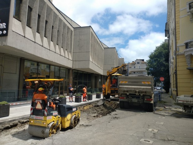 Днес Община Бургас стартира ремонт с обновяване на тротоарите и