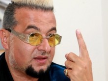Евгени Минчев избухна: Гъбясалите пръсти и напуканите пети са първото, с което се сблъсква погледът