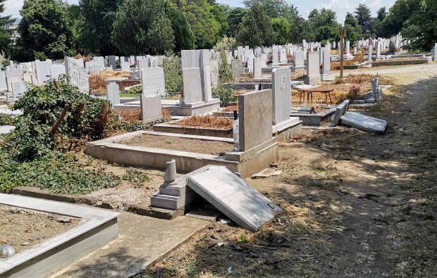За вандалщини на централни гробища съобщава читател на Plovdiv24 bg Ето