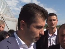 Премиерът в Садово: Държавата ще обезщети всички, чиято продукция е унищожена от градушката