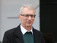 Денков: Очевидно е, че децата имат проблем с математиката, ще търсим начин да го решим