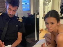 Нина Добрев се "пречука" на яхта