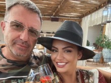 Деси Цонева в Париж, празнува годишнина от важно събитие