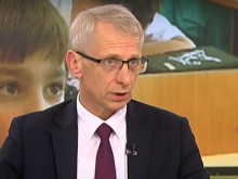 Министърът на образованието: Все още няма консенсус за удължаването на учебната година
