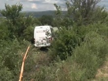Водач на автобус почина, докато шофираше