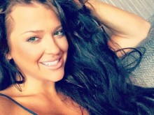 Бориса Тютюнджиева показа секси тяло на тайно място