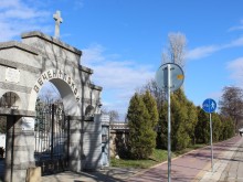 Повече автобуси до траурните паркове в Пловдив днес