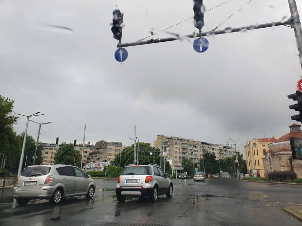 Заради неспиращият от два дни проливен дъжд в Пловдив в