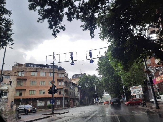 Светофарите в центъра на Пловдив вече работят. Светлинното регулиране, както