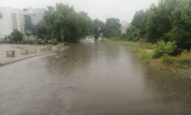 Цял ден Plovdiv24 bg информира своите читатели за пораженията след проливния