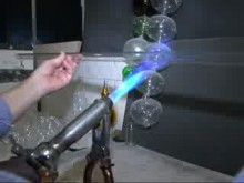 Майстор на стъклени играчки работи в Пловдив
