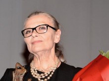 Коварно заболяване свали от сцената любимата Цветана Манева