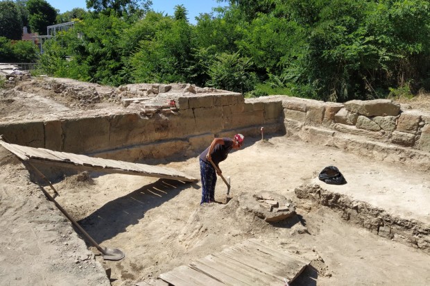 Археолози отново влизат в римския балнеолечебен център Акве калиде до