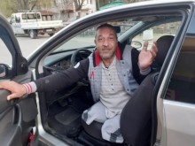 Мъж без крака шофира сам автомобил
