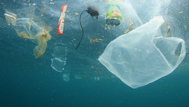 Замърсяването с пластмаса в океана може да послужи като източник
