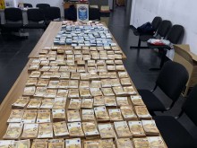 Над 1 000 000 недекларирани евро в тайник на автобус откриха на Капитан Андреево