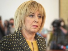 Манолова с предложение: Купуването на депутати да е публично и да е в мола