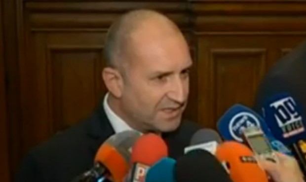 Румен Радев предупреди правителството и депутатите