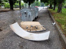 И такова нещо не бе изхвърляно на тротоар в Пловдив