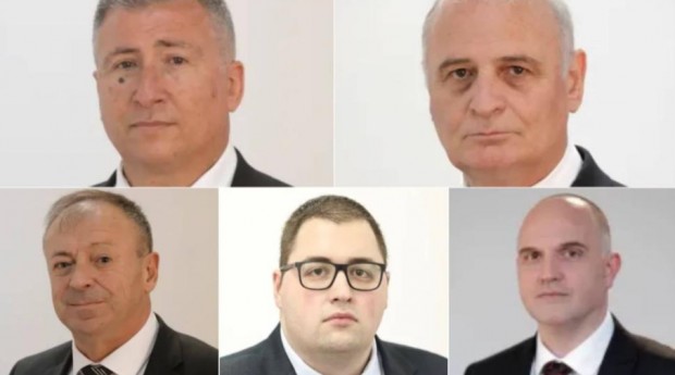 Петима са депутатите които напускат парламентарната група на Има такъв