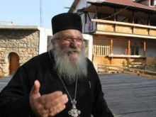 Отец Иван отново пред фалит, няма пари за ток