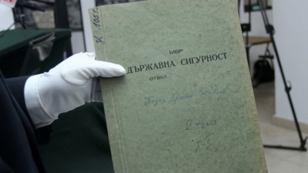 Поне 89 служители на ДС работят на високи държавни постове