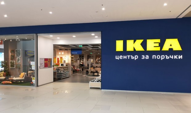 Шведската мебелна компания IKEA е последната фирма, която съкрати операциите