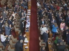 Никола Минчев получи аплодисменти в Народното събрание