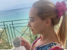 Участничка в "Ергенът" реши, че корекциите по лицето й са ключът към истинската любов