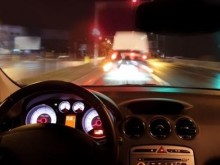 Шофьор отби колата си и слезе, след малко пътничка го откри мъртъв отзад