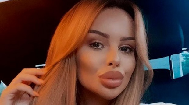 Сузанита показа наедряло коремче