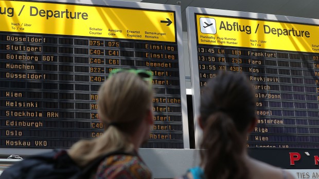 Хиляди полети са отменени от летищата в Европа и САЩ