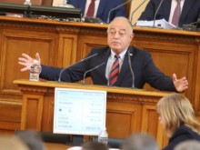 Депутат настоя Румен Радев публично да представи доказателства, че се пазаруват депутати
