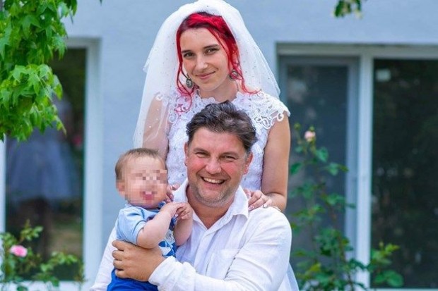 Пищна сватба 22 години след последната такава отпразнува граничното село