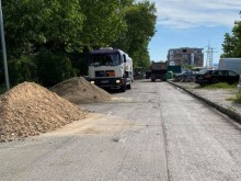 Разкопаха перфектно асфалтирана улица в Пловдив заради нов строеж