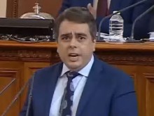 Асен Василев гледал като изцъклен и зомбиран