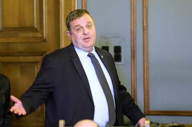 Бившият вицепремиер и лидер на ВМРО Красимир Каракачанов се опита