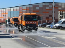 ОП "Чистота" продължава да мие улиците в Пловдив и през тази седмица