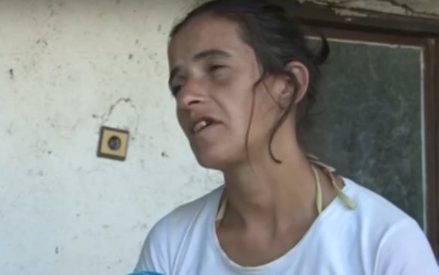 Социалните служби отнеха три деца от тяхната майка в петричкото село Кърналово. Причината за