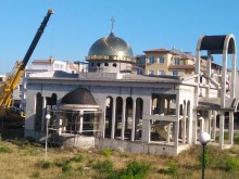 Раздвижване около храма в Несебър