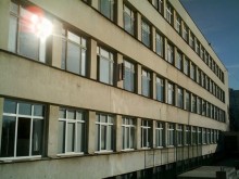 Санират училищата "Димитър Талев" и "Райна Княгиня" до края на лятото