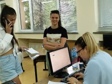 Отличници атакуват УХТ, за да продължат образованието си