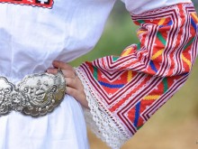 Танцьори и певци, пазители на българското, завладяват Пловдив