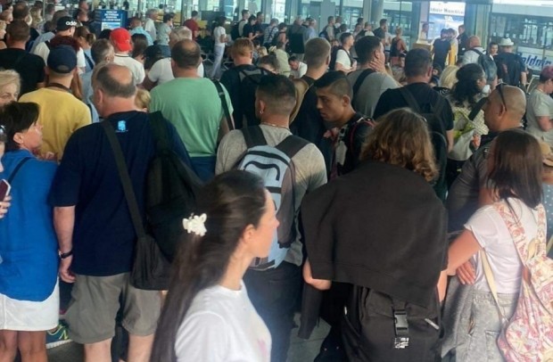 Хаосът по летищата в Европа започва да засяга и българските