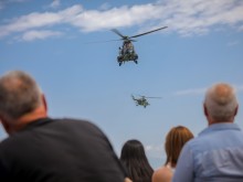 Хиляди българи проследиха страхотно авиошоу в "Граф Игнатиево"