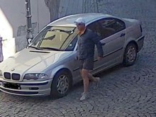 Психопат драска паркирани коли в центъра на Пловдив, МВР го дири!