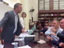 Истерия и физически сблъсък в македонския парламент